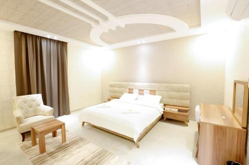 Four Seasons Suites